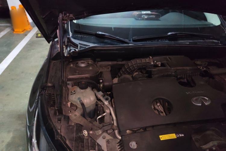 Used Infiniti QX50 2018 2.0T Two-Wheel Drive Fashion Edition Engine Bay Right
