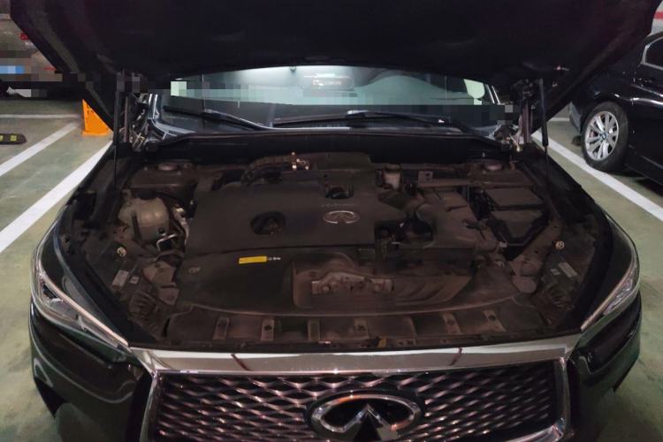 Used Infiniti QX50 2018 2.0T Two-Wheel Drive Fashion Edition Engine Bay