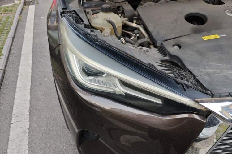 Used Infiniti QX50 2018 2.0T Two-Wheel Drive Fashion Edition Right Front Headlight
