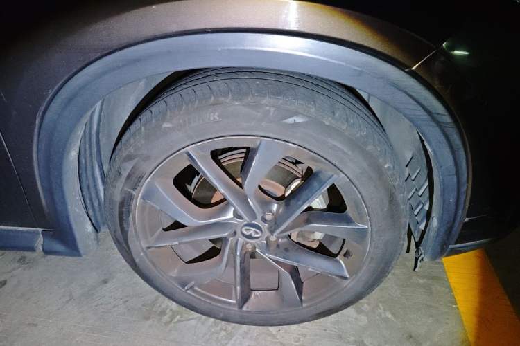 Used Infiniti QX50 2018 2.0T Four-Wheel Drive Smart Edition Right Front Wheel Hub