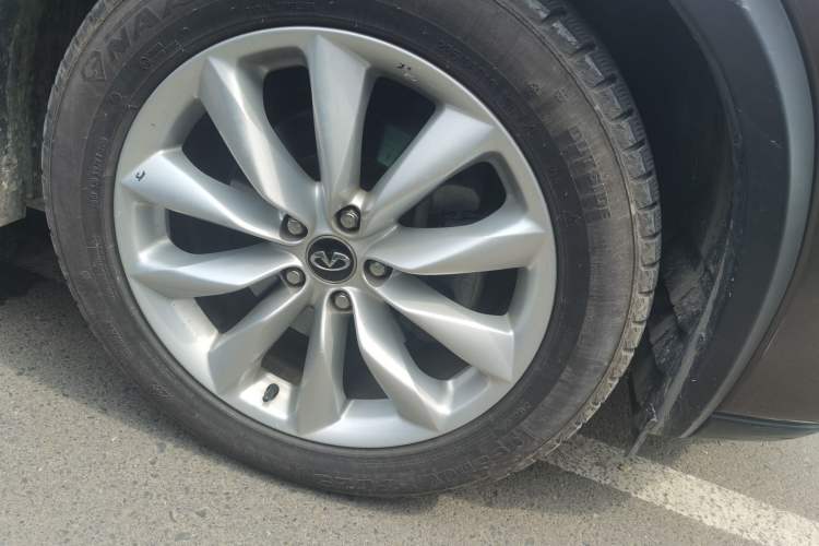 Used Infiniti QX50 2018 2.0T Four-Wheel Drive Elite Edition Right Front Wheel Hub