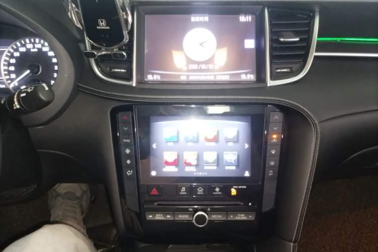 Used Infiniti QX50 2018 2.0T Two-Wheel-Drive Elite Edition Audio And AC Panel