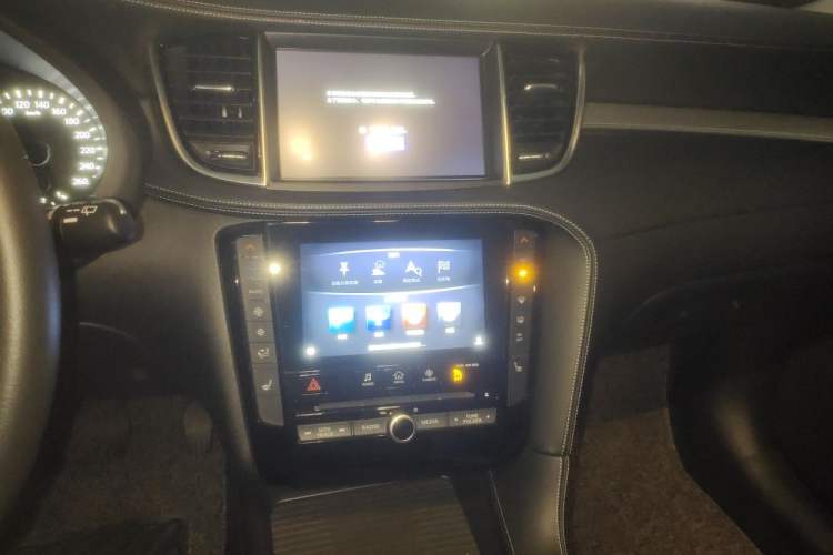 Used Infiniti QX50 2018 2.0T Four-Wheel Drive Elite Edition Audio And AC Panel