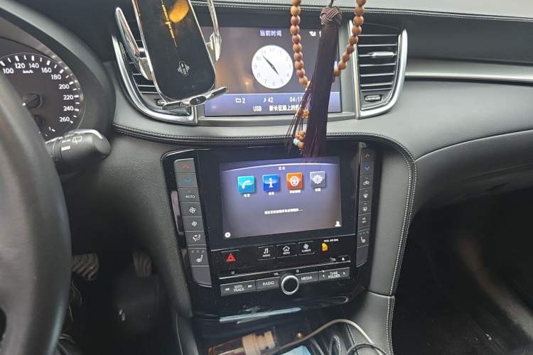 Used Infiniti QX50 2018 2.0T Two-Wheel Drive Fashion Edition Audio And AC Panel