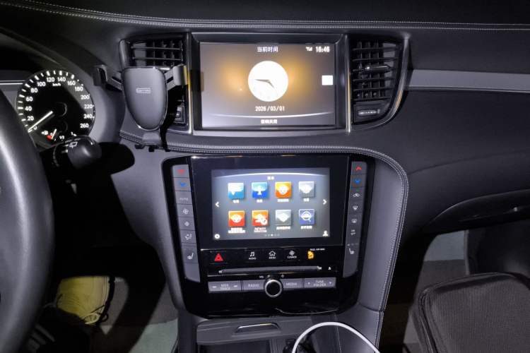 Used Infiniti QX50 2018 2.0T Two-Wheel Drive Fashion Edition Audio And AC Panel