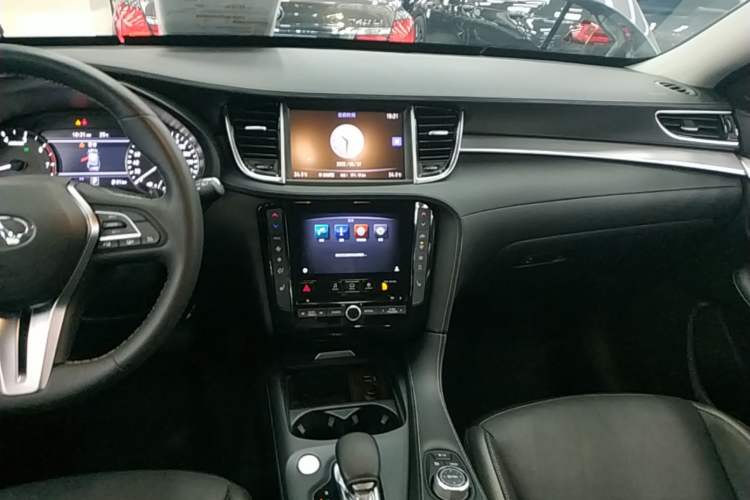 Used Infiniti QX50 2018 2.0T Two-Wheel Drive Fashion Edition Audio And AC Panel