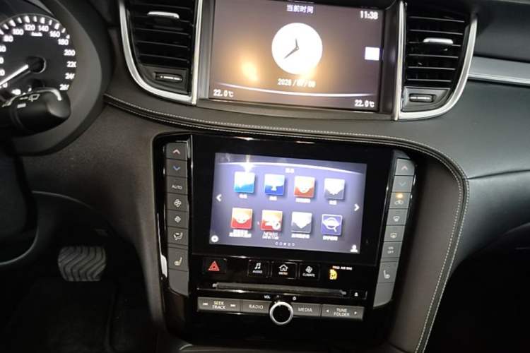 Used Infiniti QX50 2018 2.0T Two-Wheel Drive Fashion Edition Audio And AC Panel