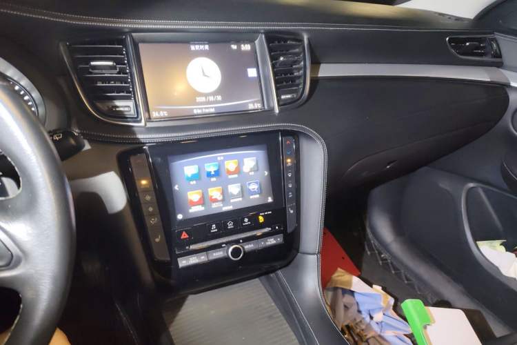 Used Infiniti QX50 2018 2.0T Two-Wheel Drive Fashion Edition Audio And AC Panel