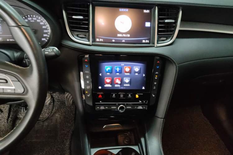 Used Infiniti QX50 2018 2.0T Two-Wheel Drive Fashion Edition Audio And AC Panel