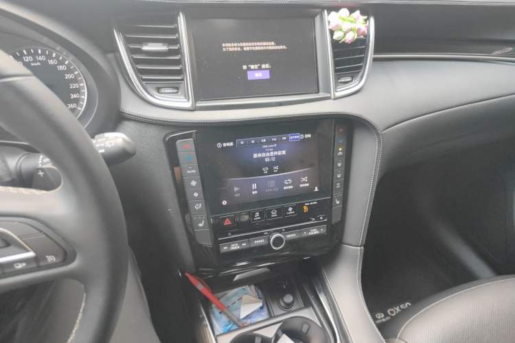 Used Infiniti QX50 2018 2.0T Four-Wheel Drive Elite Edition Audio And AC Panel