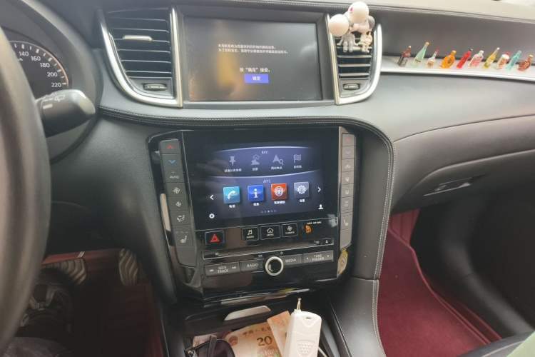 Used Infiniti QX50 2018 2.0T Four-Wheel Drive Elite Edition Audio And AC Panel