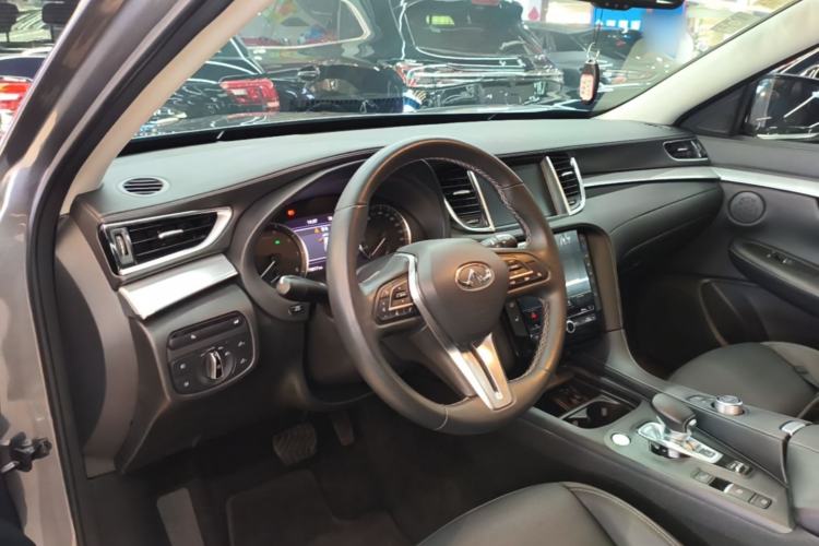 Used Infiniti QX50 2018 2.0T Four-Wheel Drive Elite Edition Center Console