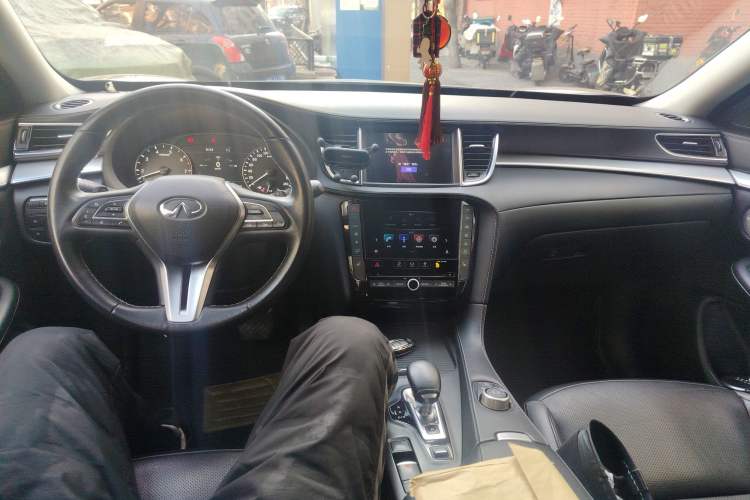 Used Infiniti QX50 2018 2.0T Four-Wheel Drive Elite Edition Center Console