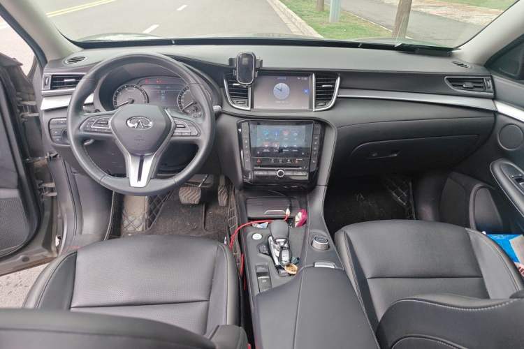 Used Infiniti QX50 2018 2.0T Two-Wheel Drive Fashion Edition Center Console