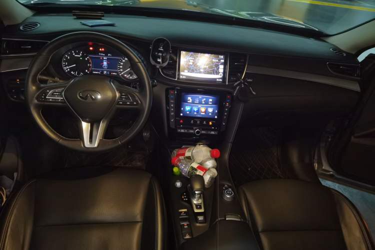 Used Infiniti QX50 2018 2.0T Four-Wheel Drive Elite Edition Center Console