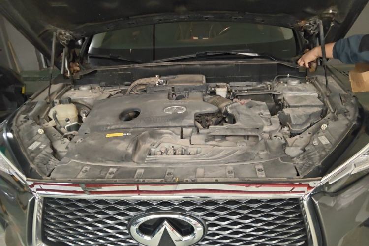 Used Infiniti QX50 2018 2.0T Two-Wheel Drive Fashion Edition Engine Bay