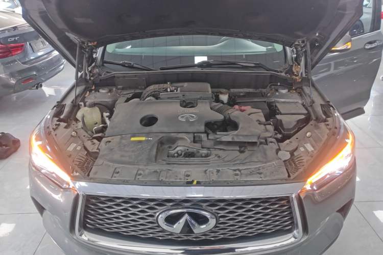 Used Infiniti QX50 2018 2.0T Two-Wheel-Drive Elite Edition Engine Bay