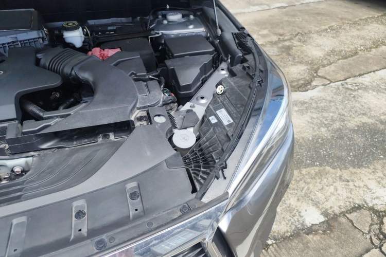 Used Infiniti QX50 2018 2.0T Two-Wheel Drive Fashion Edition Engine Bay Left