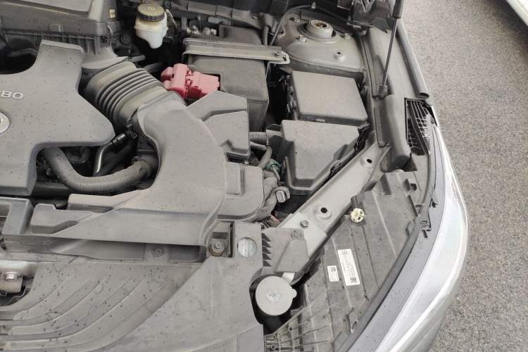 Used Infiniti QX50 2018 2.0T Two-Wheel Drive Fashion Edition Engine Bay Left