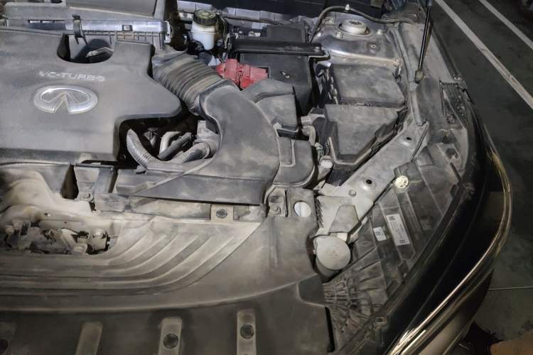Used Infiniti QX50 2018 2.0T Two-Wheel Drive Fashion Edition Engine Bay Left