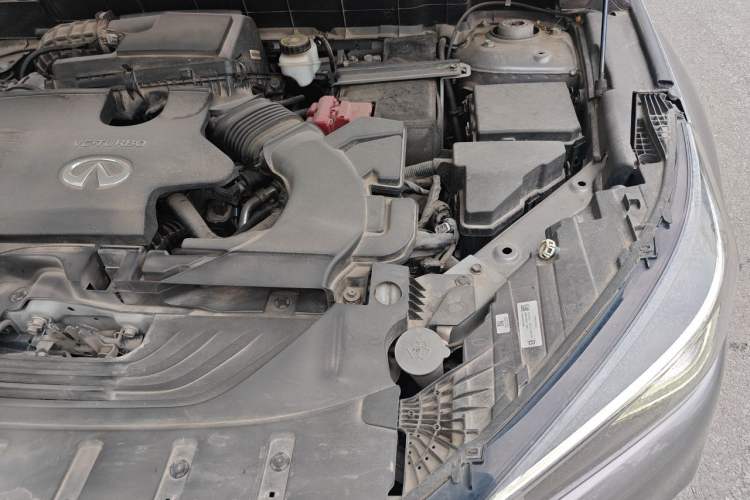 Used Infiniti QX50 2018 2.0T Two-Wheel Drive Fashion Edition Engine Bay Left