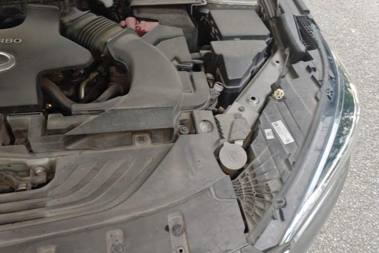 Used Infiniti QX50 2018 2.0T Two-Wheel Drive Fashion Edition Engine Bay Left