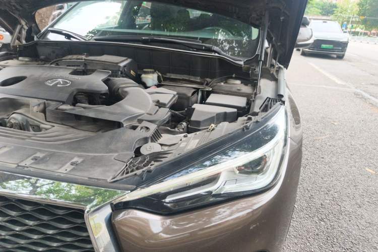 Used Infiniti QX50 2018 2.0T Two-Wheel Drive Fashion Edition Engine Bay Left