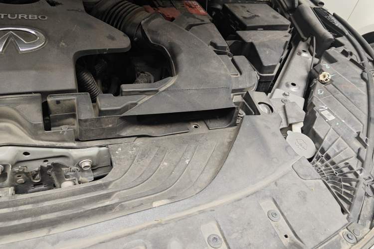 Used Infiniti QX50 2018 2.0T Two-Wheel Drive Fashion Edition Engine Bay Left