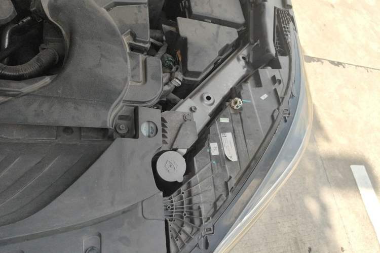 Used Infiniti QX50 2018 2.0T Four-Wheel Drive Elite Edition Engine Bay Left