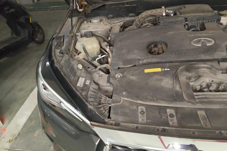 Used Infiniti QX50 2018 2.0T Two-Wheel Drive Fashion Edition Engine Bay Right