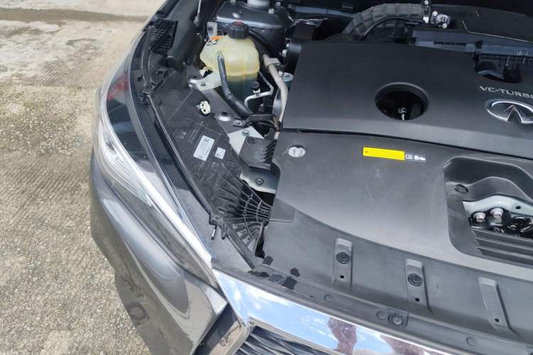 Used Infiniti QX50 2018 2.0T Two-Wheel Drive Fashion Edition Engine Bay Right