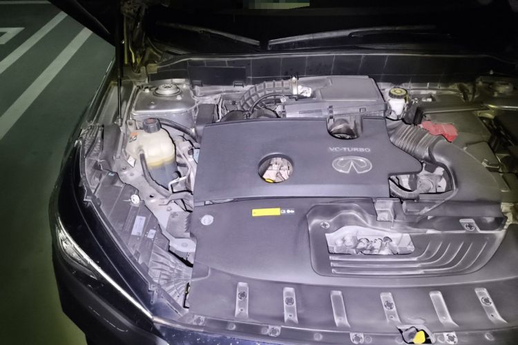 Used Infiniti QX50 2018 2.0T Two-Wheel Drive Fashion Edition Engine Bay Right