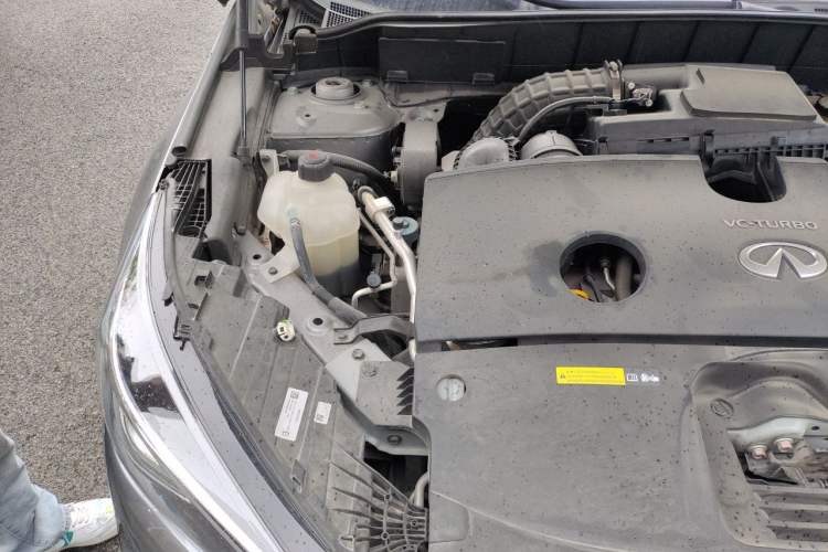 Used Infiniti QX50 2018 2.0T Two-Wheel Drive Fashion Edition Engine Bay Right
