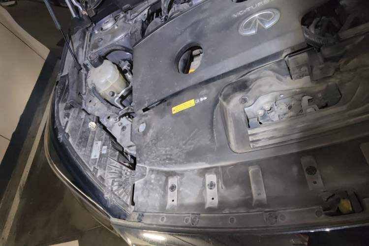Used Infiniti QX50 2018 2.0T Two-Wheel Drive Fashion Edition Engine Bay Right