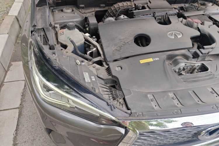 Used Infiniti QX50 2018 2.0T Two-Wheel Drive Fashion Edition Engine Bay Right