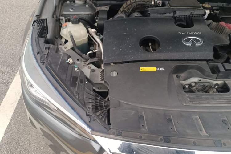 Used Infiniti QX50 2018 2.0T Four-Wheel Drive Smart Edition Engine Bay Right