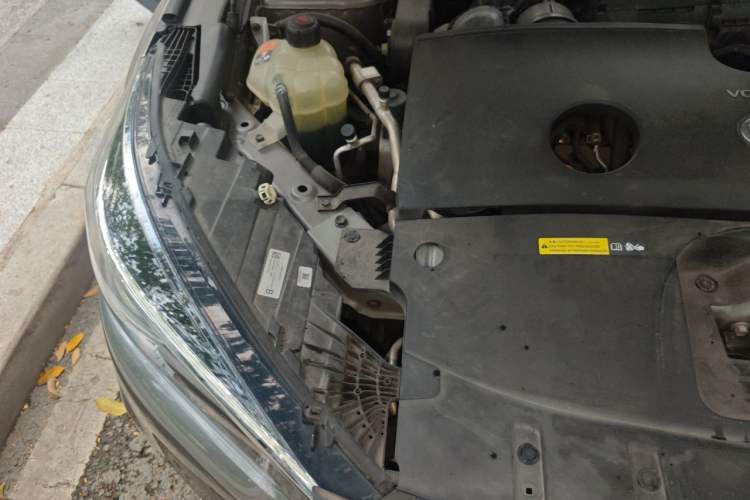Used Infiniti QX50 2018 2.0T Two-Wheel Drive Fashion Edition Engine Bay Right