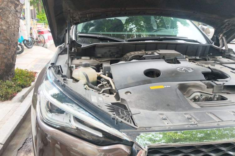 Used Infiniti QX50 2018 2.0T Two-Wheel Drive Fashion Edition Engine Bay Right