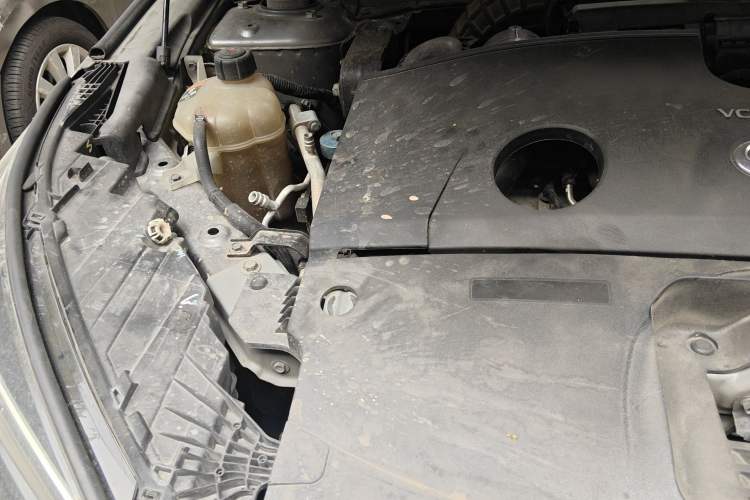 Used Infiniti QX50 2018 2.0T Two-Wheel Drive Fashion Edition Engine Bay Right