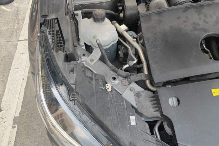 Used Infiniti QX50 2018 2.0T Four-Wheel Drive Elite Edition Engine Bay Right