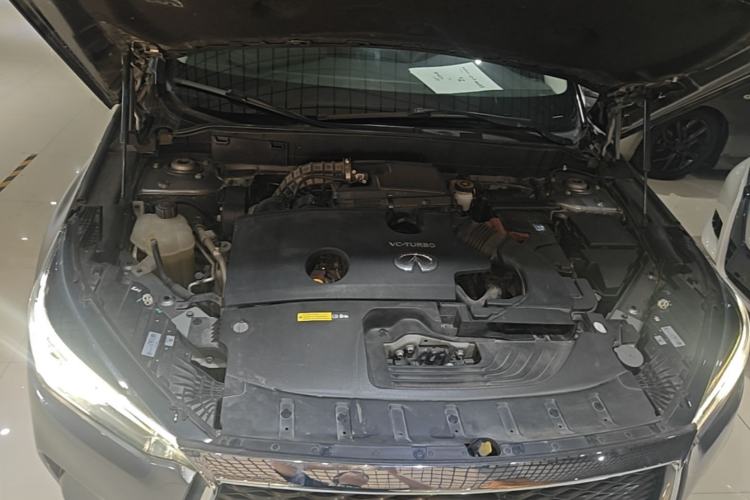 Used Infiniti QX50 2018 2.0T Two-Wheel Drive Fashion Edition Engine Bay