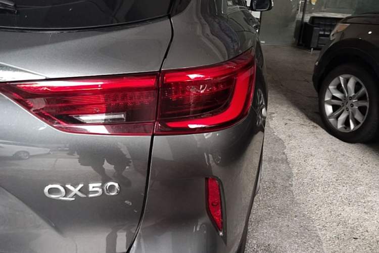 Used Infiniti QX50 2018 2.0T Two-Wheel Drive Fashion Edition Exterior 1