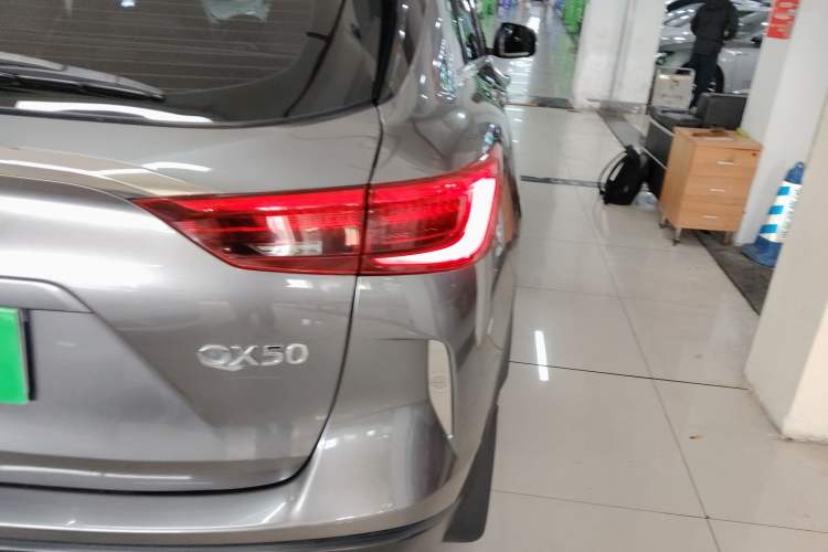 Used Infiniti QX50 2018 2.0T Two-Wheel Drive Fashion Edition Exterior 3