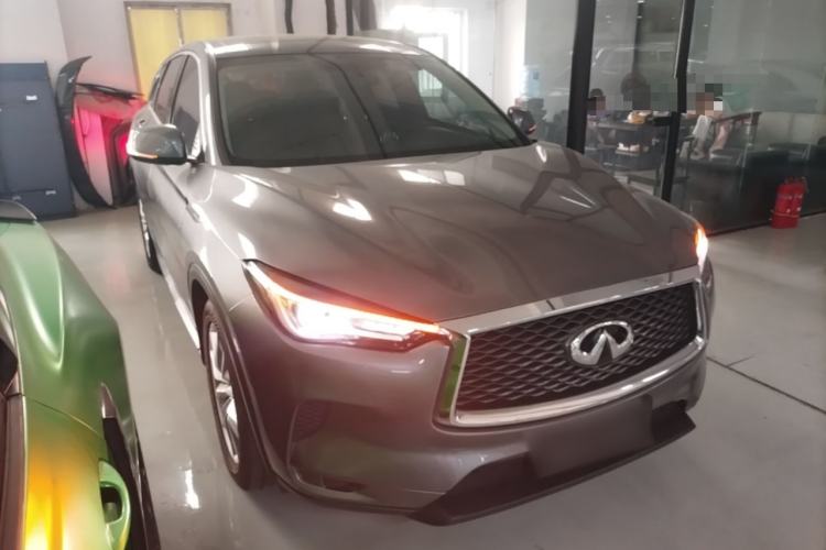 Used Infiniti QX50 2018 2.0T Two-Wheel-Drive Elite Edition Front Right 45 Deg