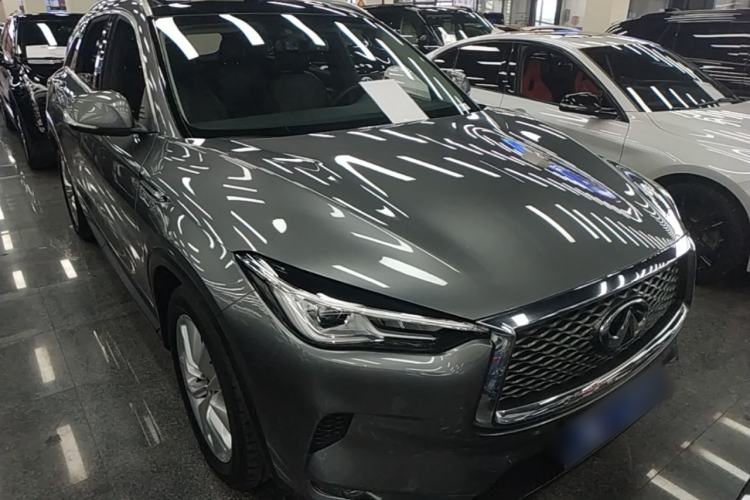 Used Infiniti QX50 2018 2.0T Two-Wheel Drive Fashion Edition Front Right 45 Deg