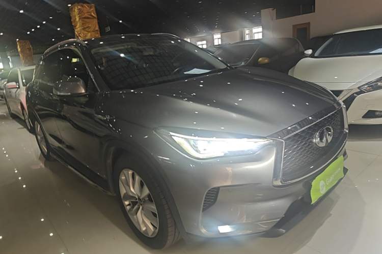 Used Infiniti QX50 2018 2.0T Two-Wheel Drive Fashion Edition Front Right 45 Deg