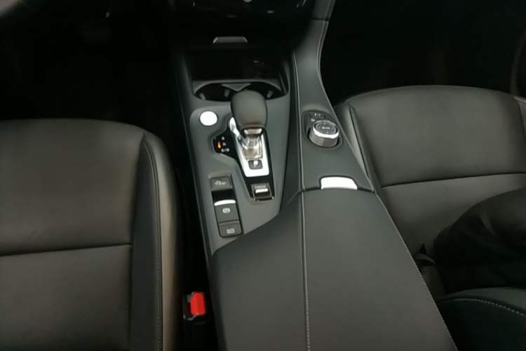 Used Infiniti QX50 2018 2.0T Two-Wheel Drive Fashion Edition Gear Lever