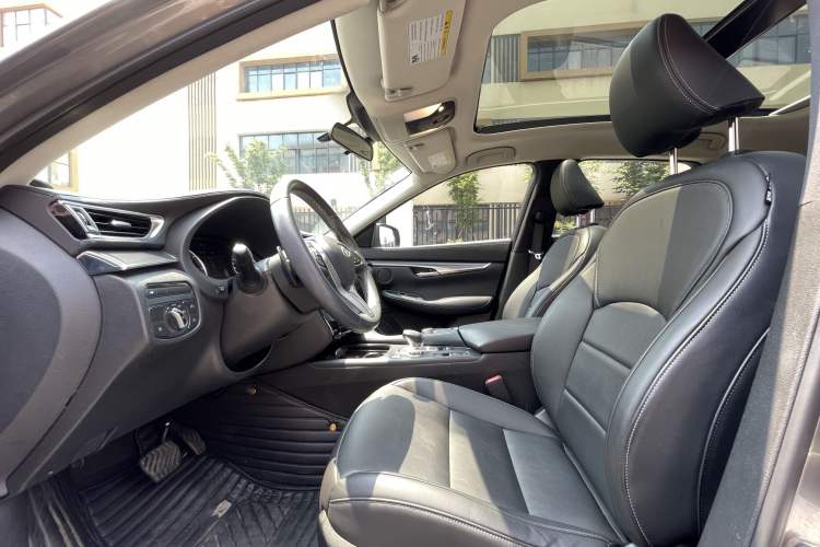 Used Infiniti QX50 2018 2.0T Two-Wheel-Drive Elite Edition Interior 2