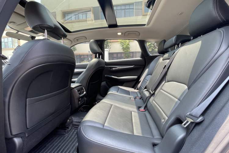 Used Infiniti QX50 2018 2.0T Two-Wheel-Drive Elite Edition Interior 4