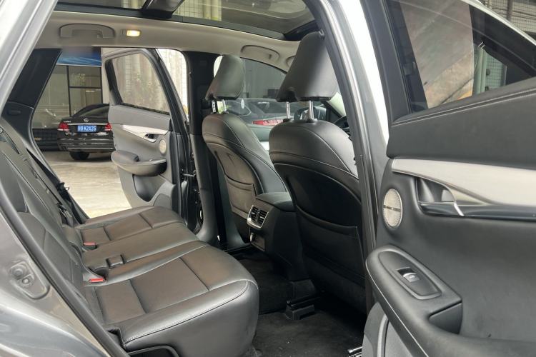 Used Infiniti QX50 2018 2.0T Two-Wheel Drive Fashion Edition Interior 4